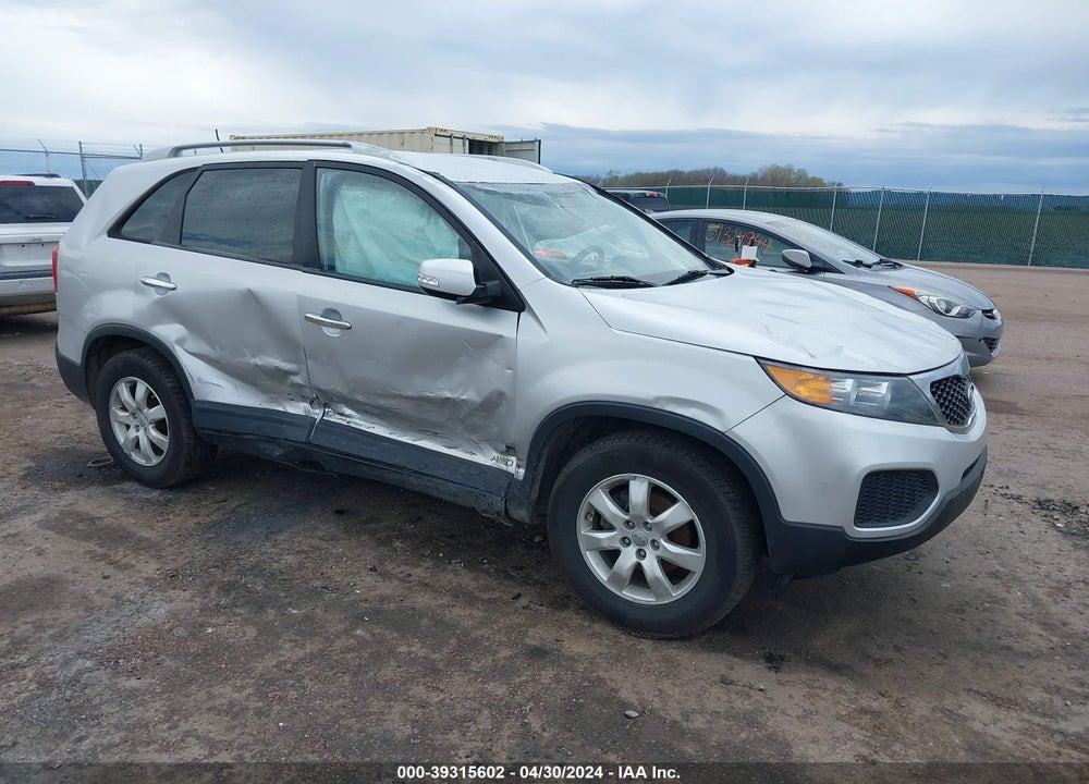 2013 KIA SORENTO LX V6 VIN: 5XYKTDA27DG315322