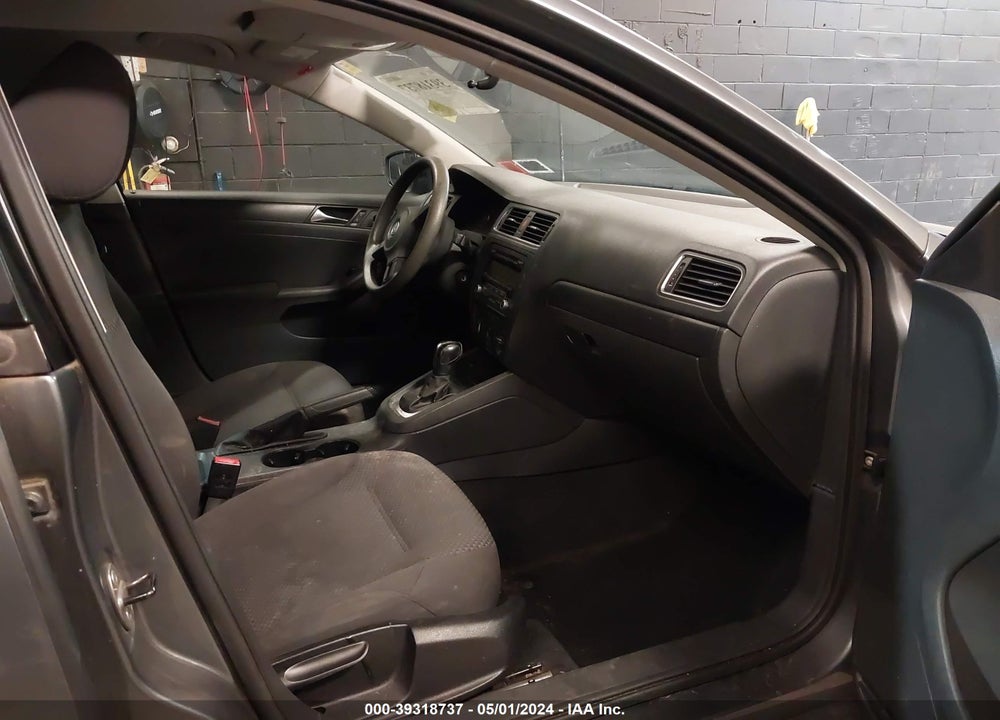 2011 VOLKSWAGEN JETTA 2.0L S VIN: 3VW2K7AJ8BM357796
