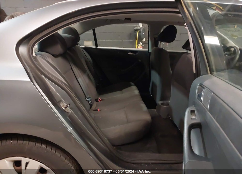 2011 VOLKSWAGEN JETTA 2.0L S VIN: 3VW2K7AJ8BM357796