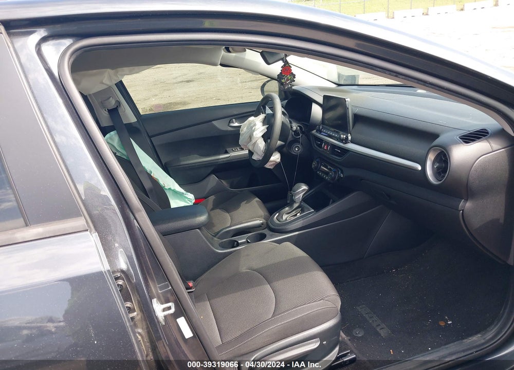 2019 KIA FORTE LXS VIN: 3KPF24AD2KE135097