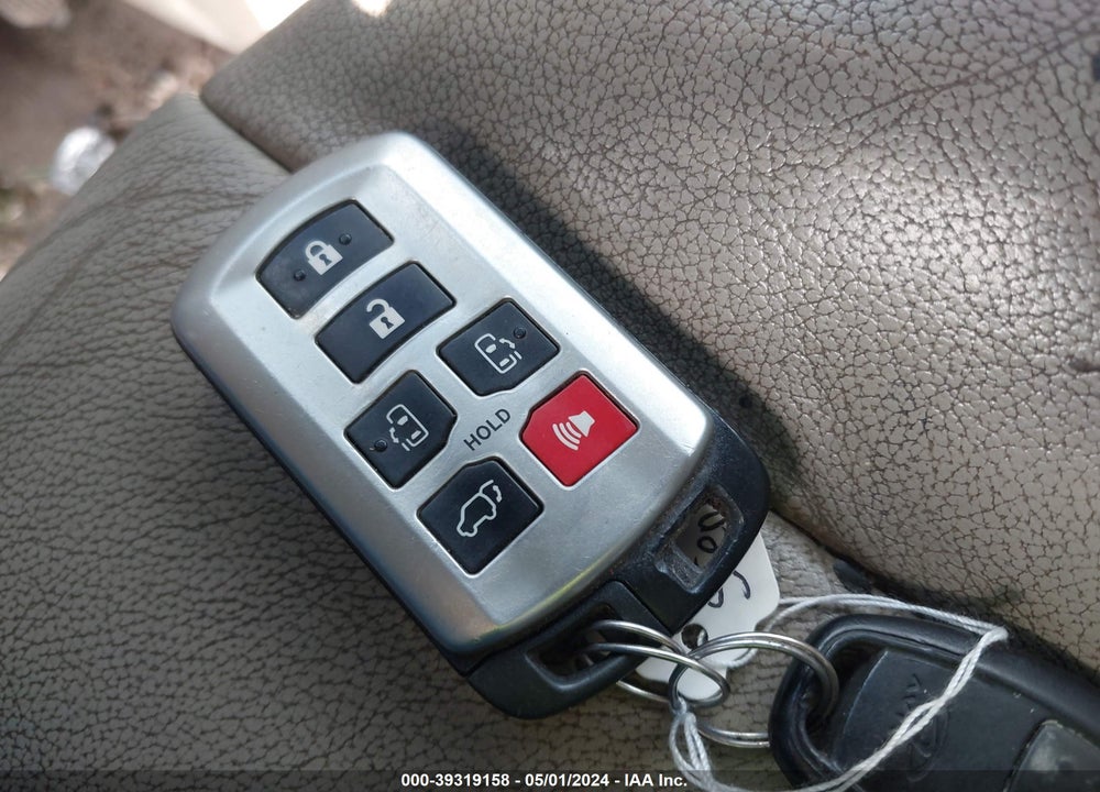 2013 TOYOTA SIENNA XLE V6 8 PASSENGER VIN: 5TDYK3DC3DS291969