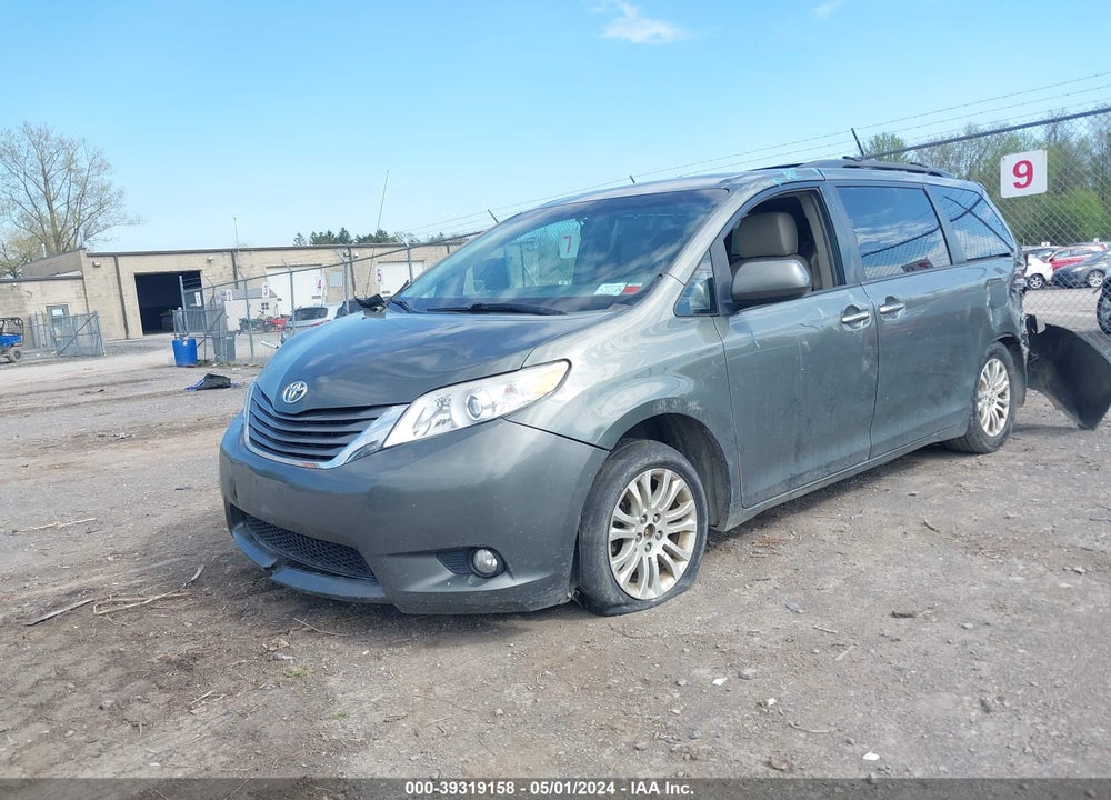 2013 TOYOTA SIENNA XLE V6 8 PASSENGER VIN: 5TDYK3DC3DS291969