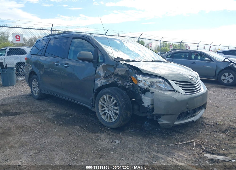 2013 TOYOTA SIENNA XLE V6 8 PASSENGER VIN: 5TDYK3DC3DS291969