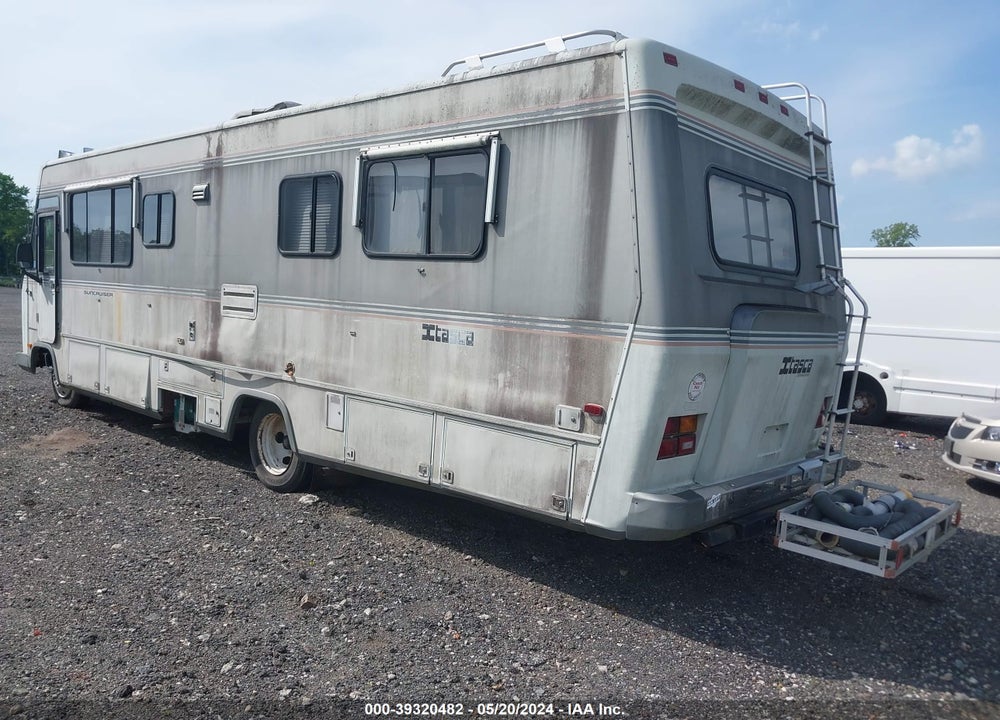 1988 CHEVROLET P30 VIN: 1GBKP37W6J3314014