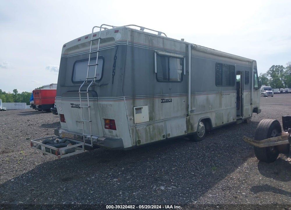 1988 CHEVROLET P30 VIN: 1GBKP37W6J3314014