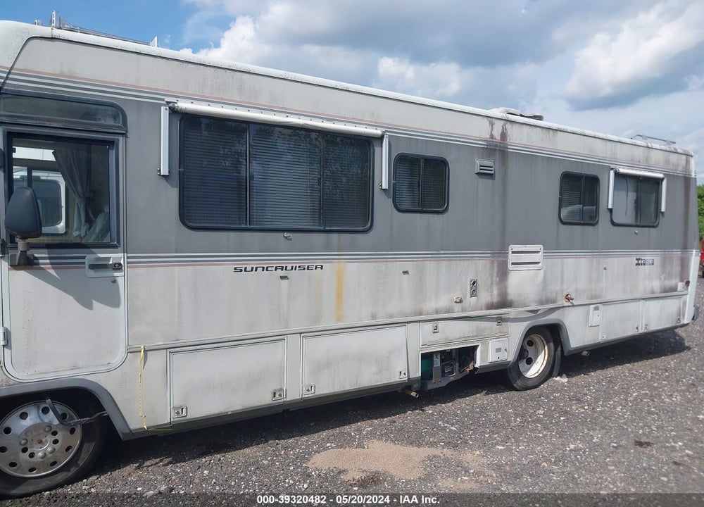 1988 CHEVROLET P30 VIN: 1GBKP37W6J3314014
