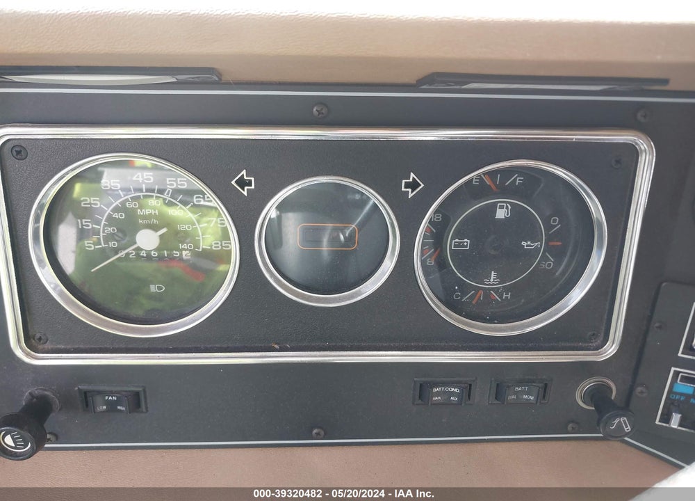1988 CHEVROLET P30 VIN: 1GBKP37W6J3314014