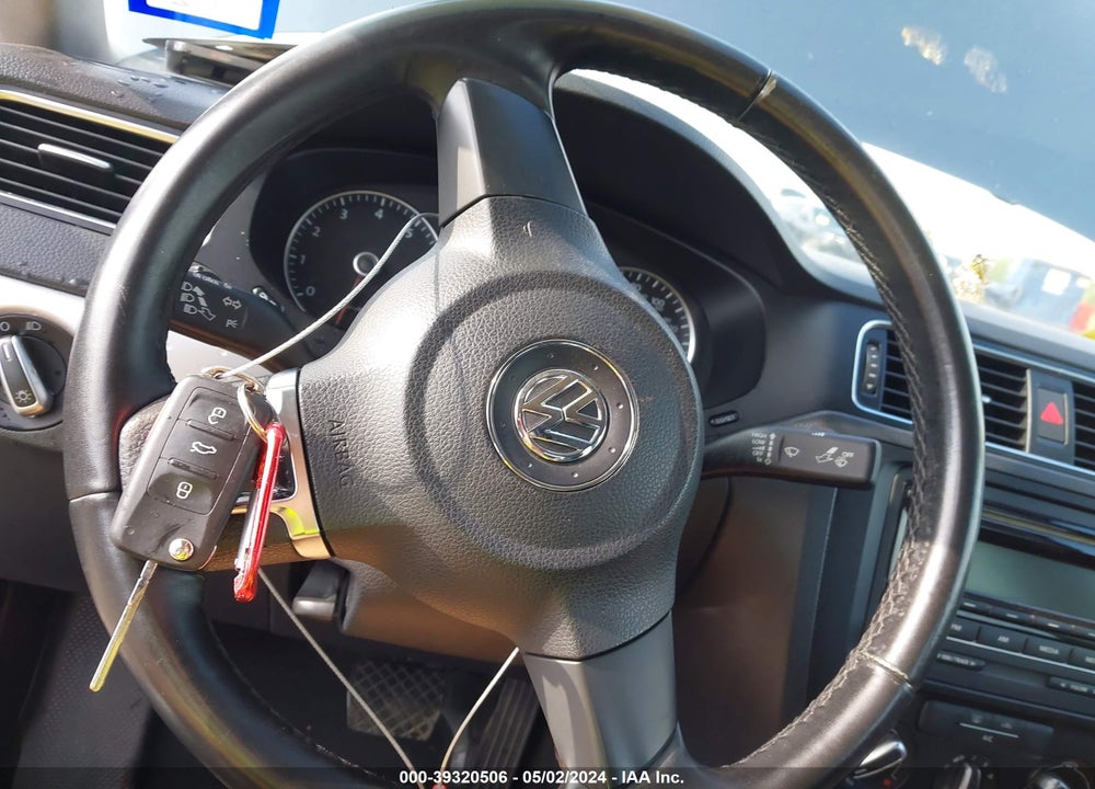 2013 VOLKSWAGEN JETTA 2.5L SE VIN: 3VWDP7AJ7DM402921