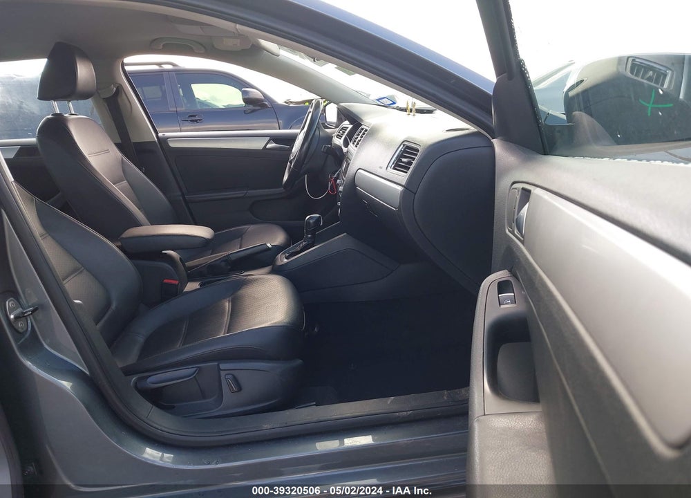 2013 VOLKSWAGEN JETTA 2.5L SE VIN: 3VWDP7AJ7DM402921