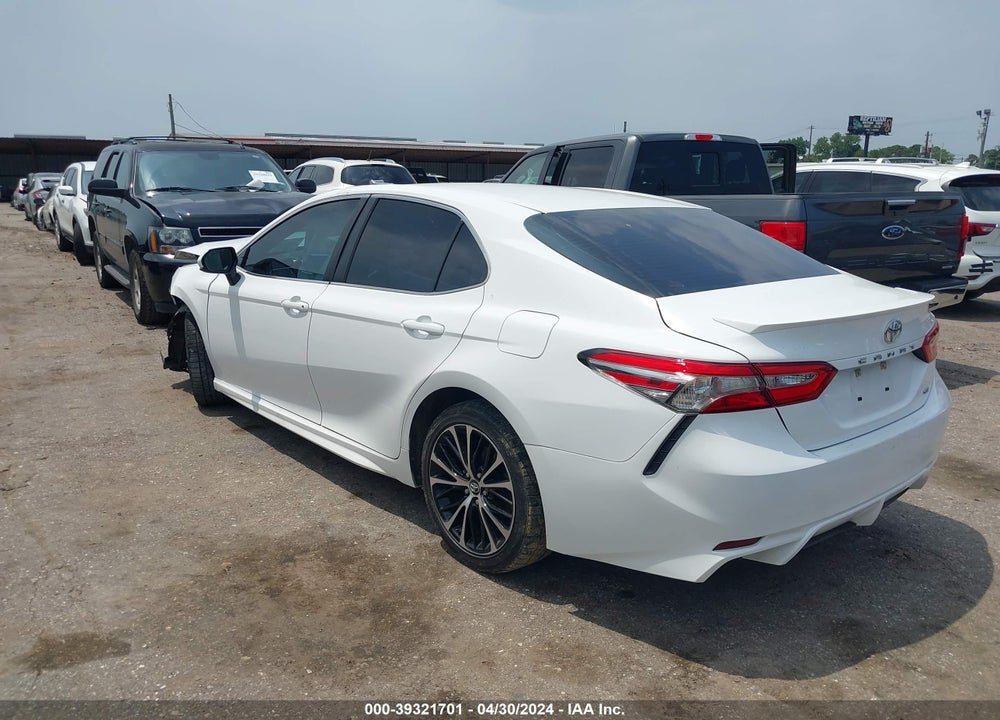 2018 TOYOTA CAMRY SE VIN: 4T1B11HK5JU016783