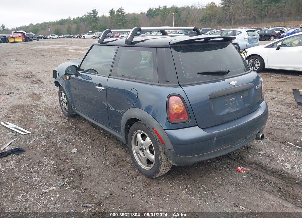 2010 MINI COOPER VIN: WMWMF3C5XATZ26945