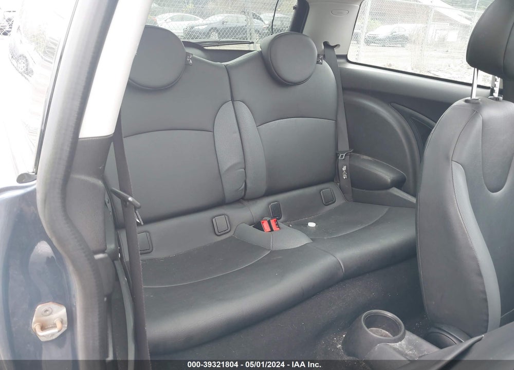 2010 MINI COOPER VIN: WMWMF3C5XATZ26945