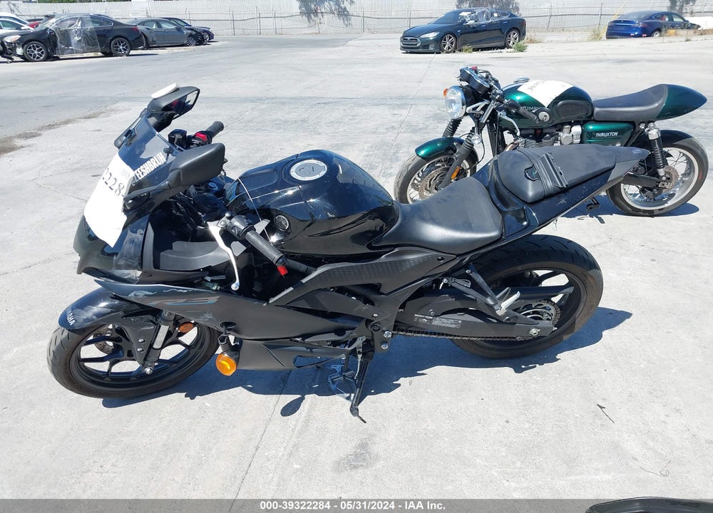2023 YAMAHA YZFR3 A VIN: MH3RH18Y3PK009744