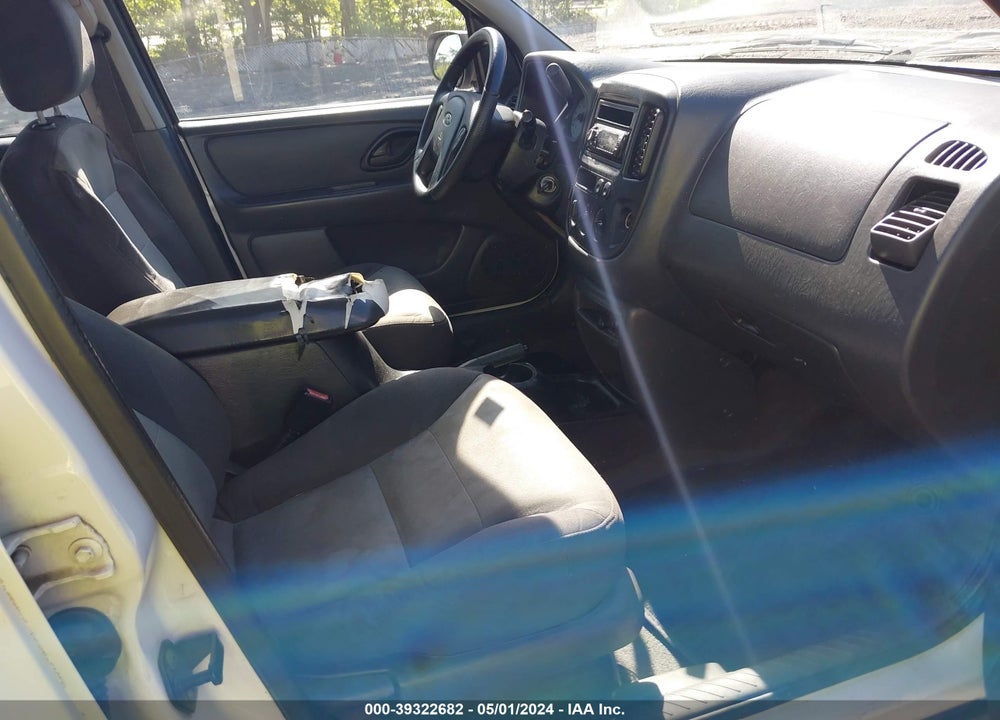2003 FORD ESCAPE XLS VIN: 1FMYU92113KC75415