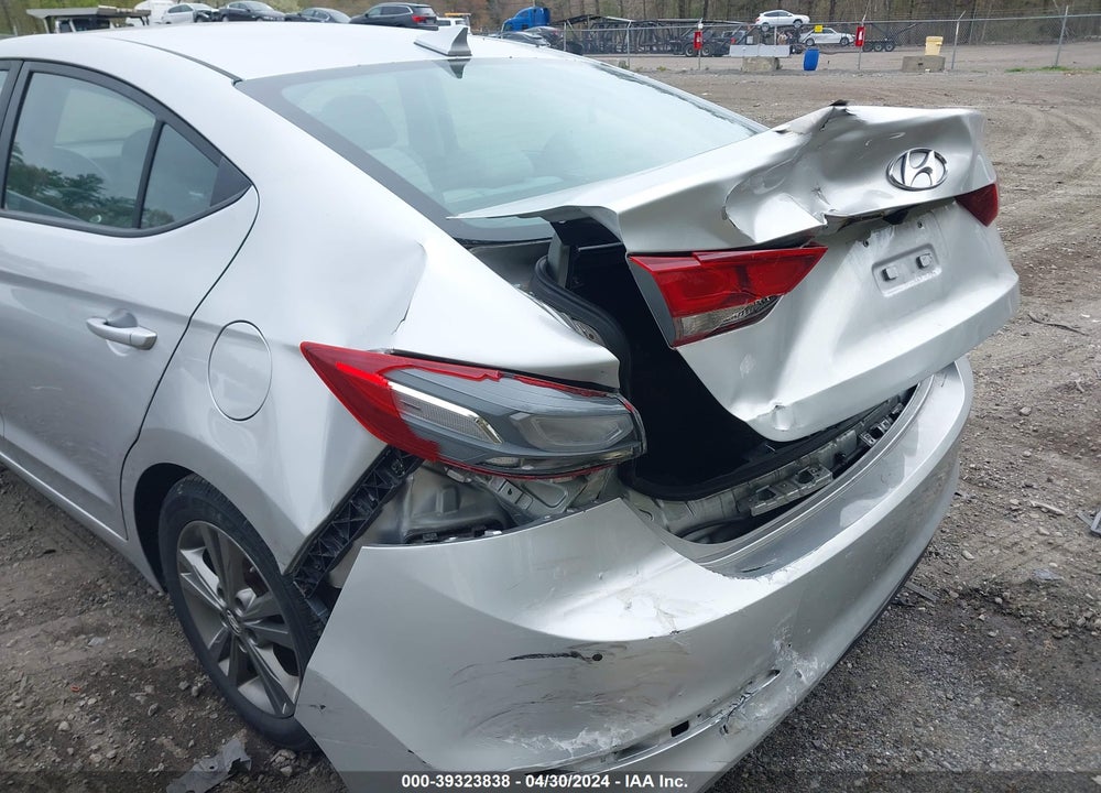 2017 HYUNDAI ELANTRA SE VIN: 5NPD84LF1HH025800