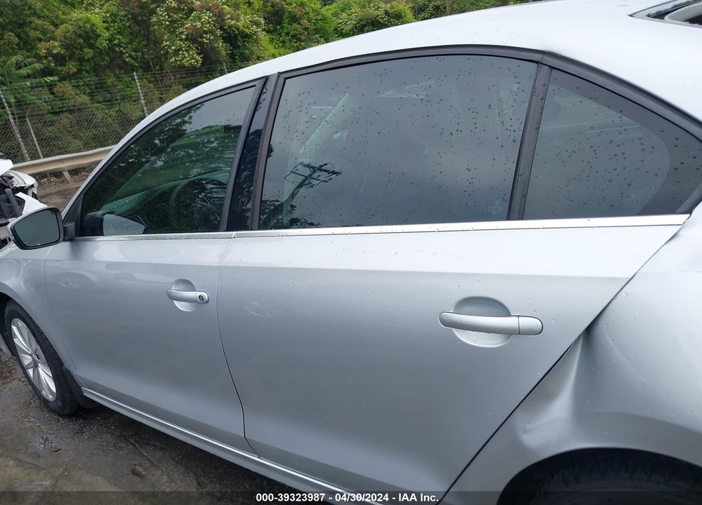 2015 VOLKSWAGEN JETTA 1.8T SE VIN: 3VWD07AJ3FM310745