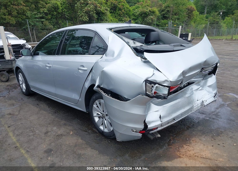 2015 VOLKSWAGEN JETTA 1.8T SE VIN: 3VWD07AJ3FM310745