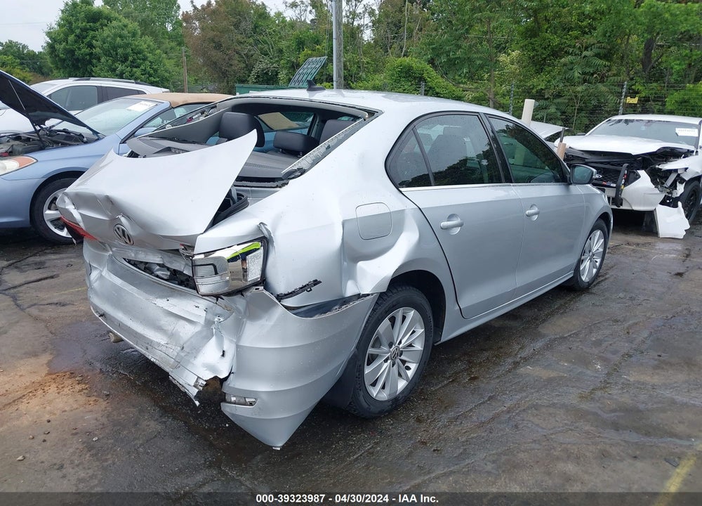 2015 VOLKSWAGEN JETTA 1.8T SE VIN: 3VWD07AJ3FM310745