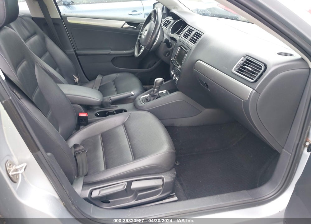 2015 VOLKSWAGEN JETTA 1.8T SE VIN: 3VWD07AJ3FM310745