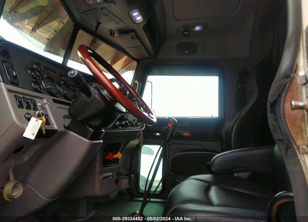 2017 PETERBILT 389 VIN: 1XPXD49X5HD431480
