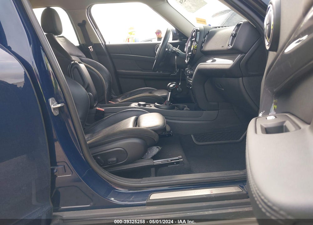 2019 MINI COUNTRYMAN COOPER S VIN: WMZYT3C53K3E94572