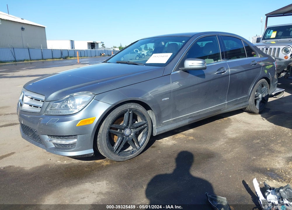 2012 MERCEDES-BENZ C 250 LUXURY/SPORT VIN: WDDGF4HB3CR220149