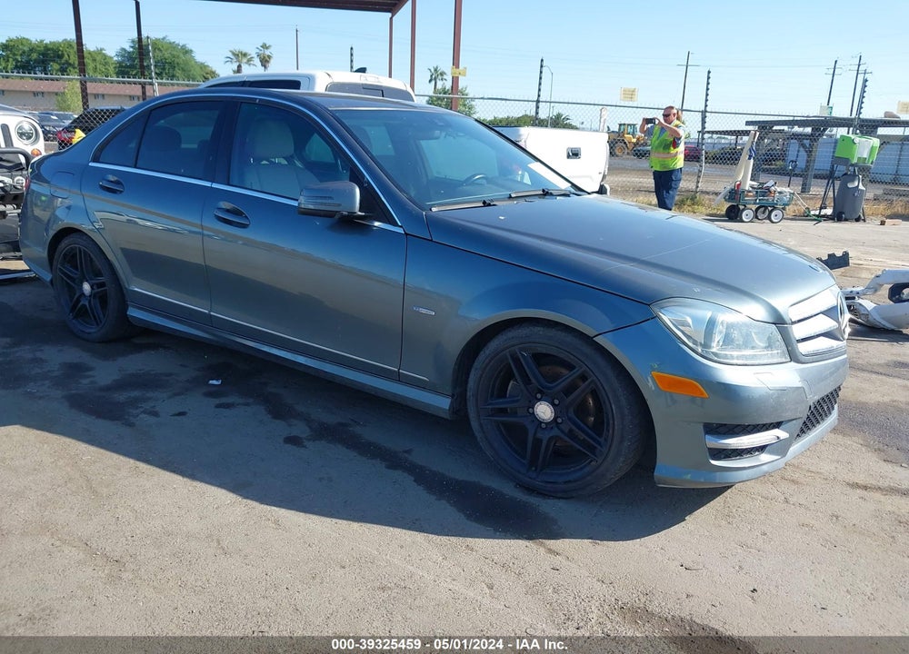 2012 MERCEDES-BENZ C 250 LUXURY/SPORT VIN: WDDGF4HB3CR220149