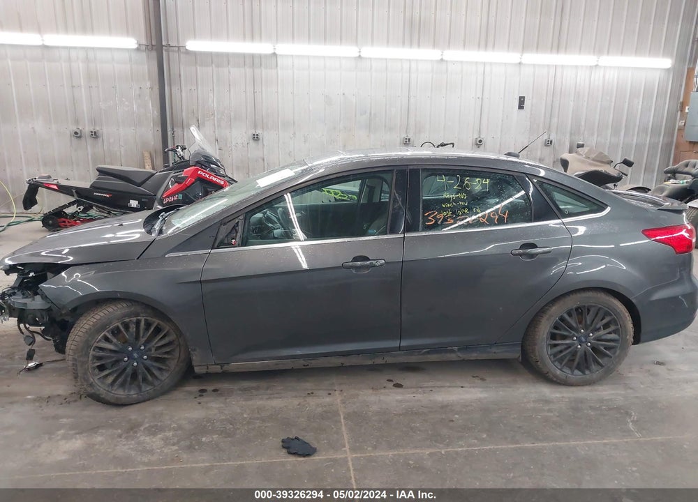 2015 FORD FOCUS TITANIUM VIN: 1FADP3J2XFL220709