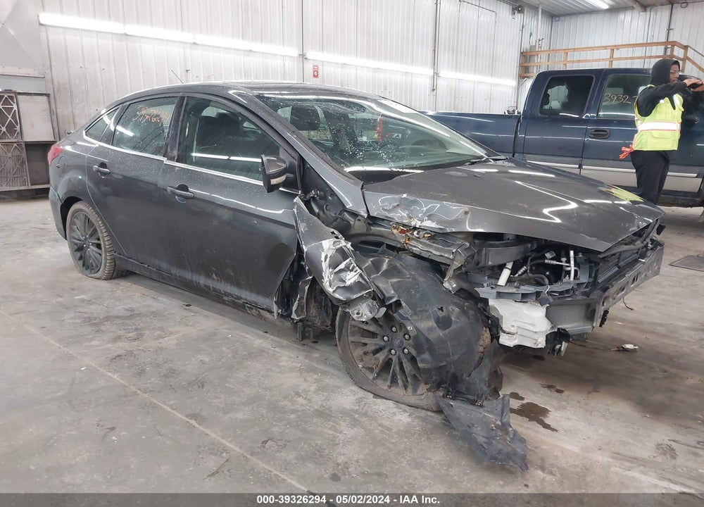 2015 FORD FOCUS TITANIUM VIN: 1FADP3J2XFL220709