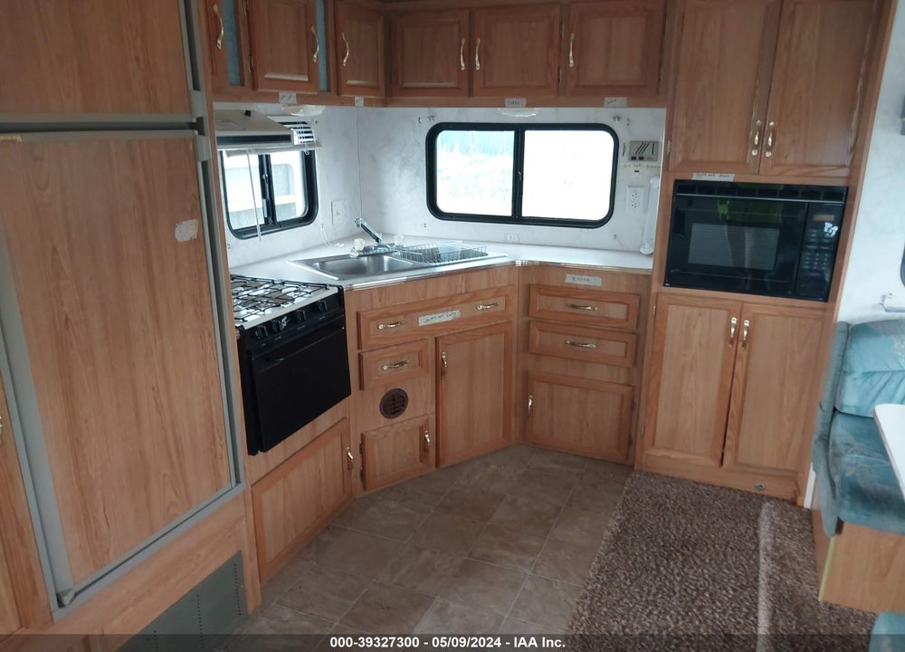 1997 COACHMEN CATALINA 285RK VIN: 1TC3B9393V1302457