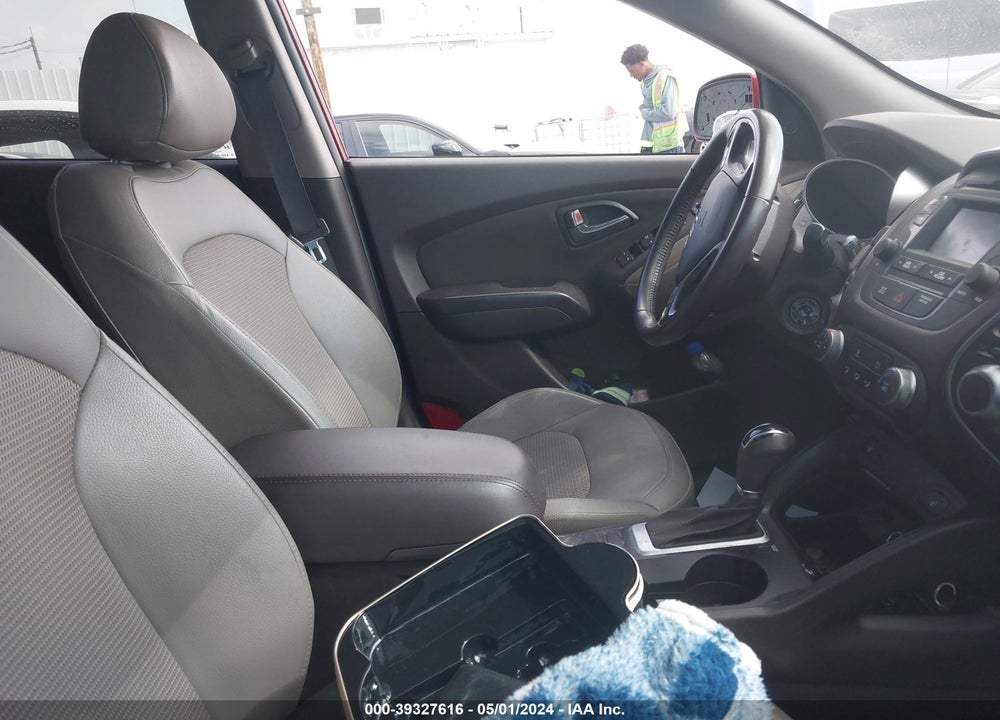 2014 HYUNDAI TUCSON SE VIN: KM8JU3AG9EU897577