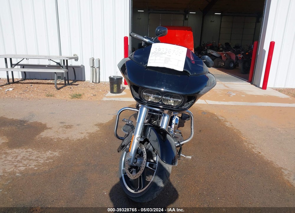 2017 HARLEY-DAVIDSON FLTRX ROAD GLIDE VIN: 1HD1KHC37HB618823