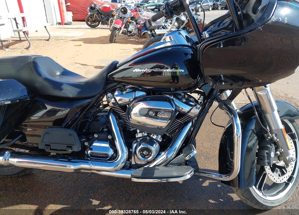 2017 HARLEY-DAVIDSON FLTRX ROAD GLIDE VIN: 1HD1KHC37HB618823