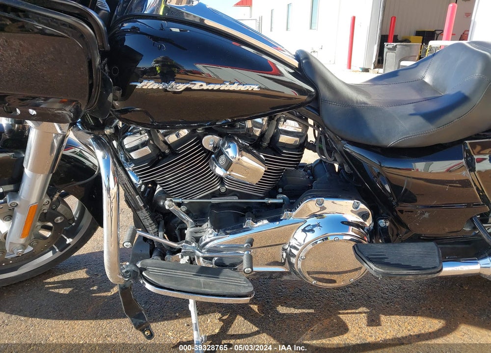 2017 HARLEY-DAVIDSON FLTRX ROAD GLIDE VIN: 1HD1KHC37HB618823