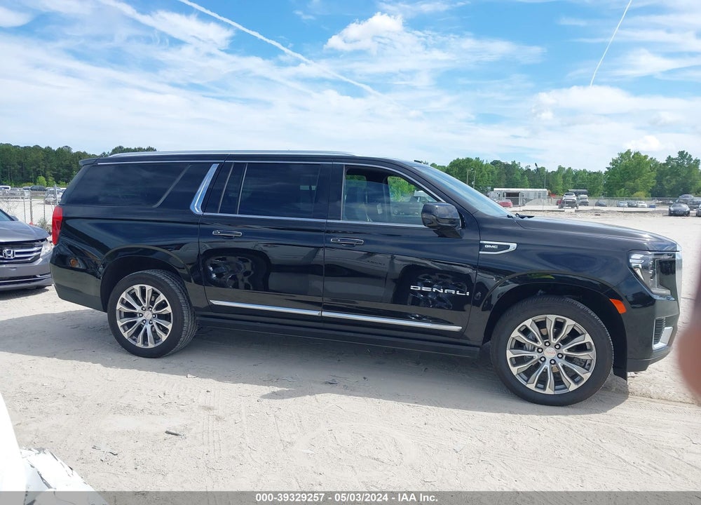 2022 GMC YUKON XL 4WD DENALI VIN: 1GKS2JKL2NR161568