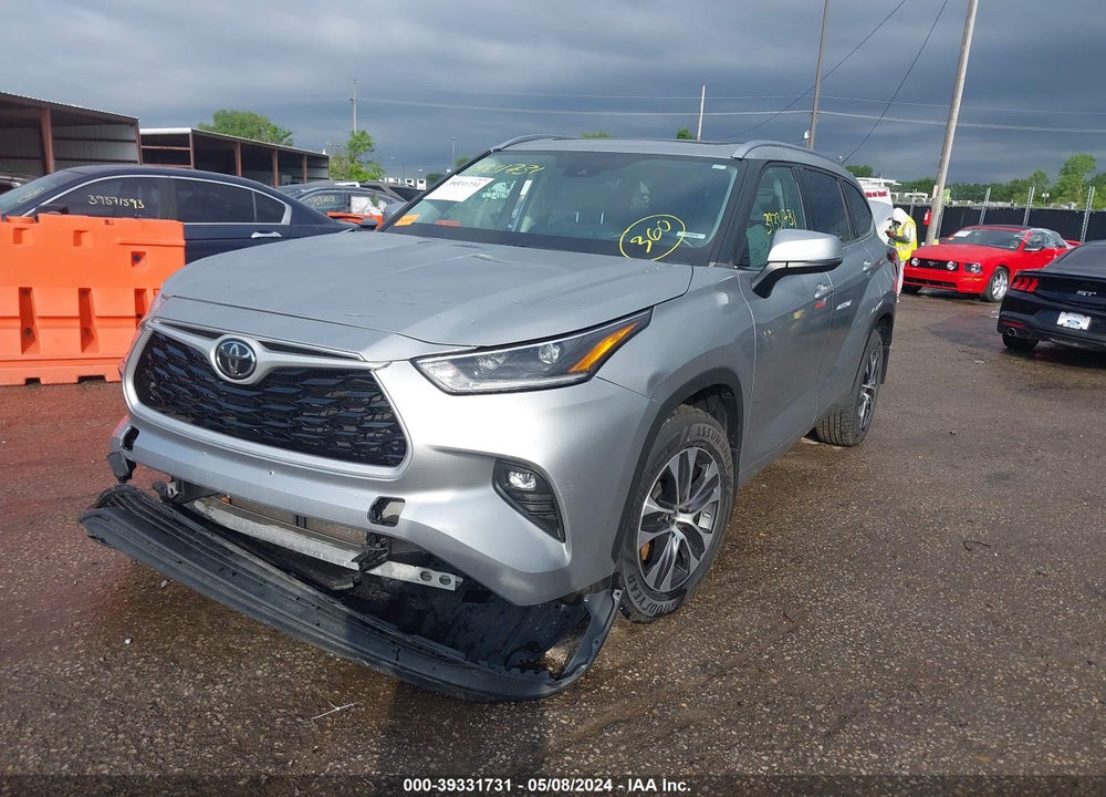 2021 TOYOTA HIGHLANDER XLE VIN: 5TDHZRBH0MS124529