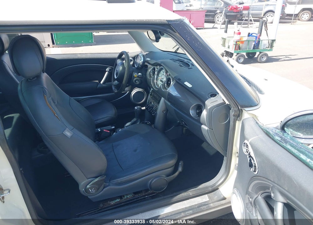 2006 MINI COOPER VIN: WMWRC33576TJ77348