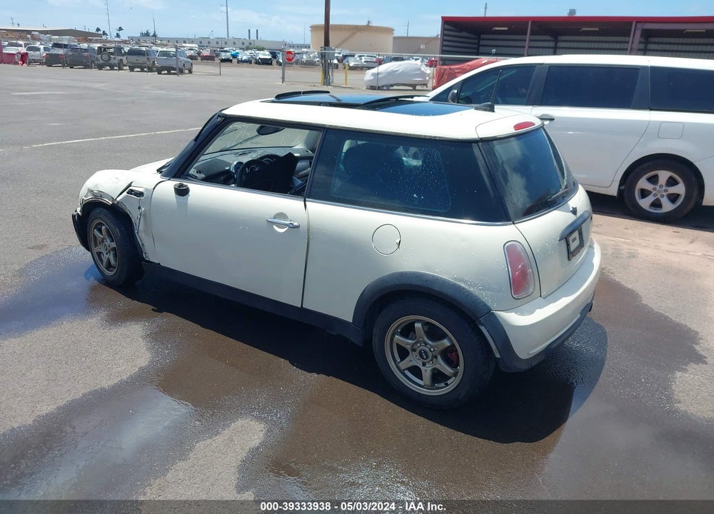 2006 MINI COOPER VIN: WMWRC33576TJ77348