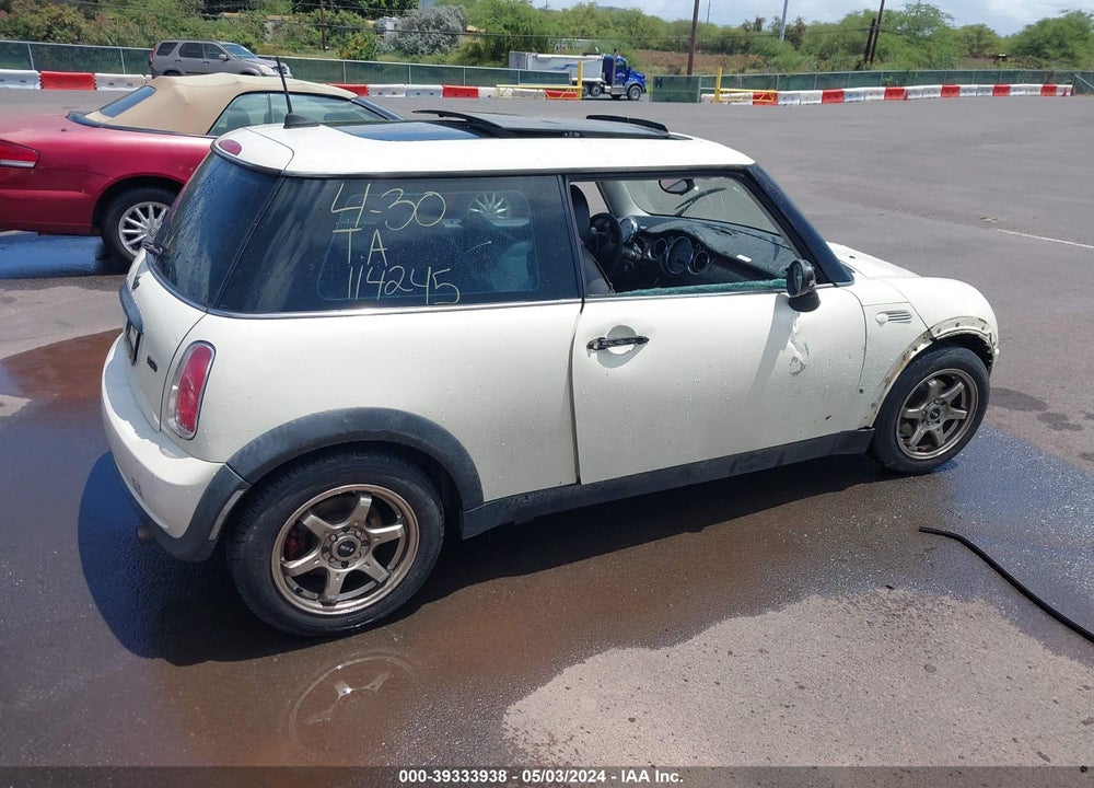 2006 MINI COOPER VIN: WMWRC33576TJ77348