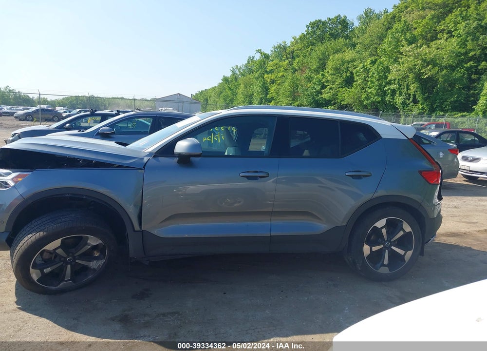 2019 VOLVO XC40 T5 MOMENTUM VIN: YV4162UK0K2049391