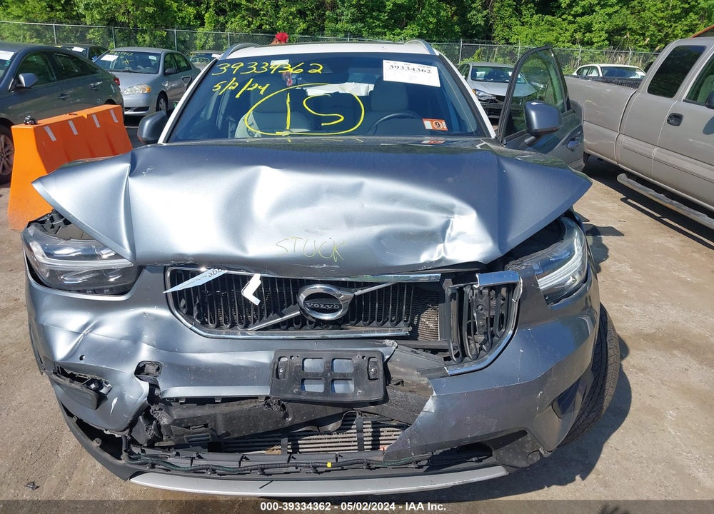 2019 VOLVO XC40 T5 MOMENTUM VIN: YV4162UK0K2049391