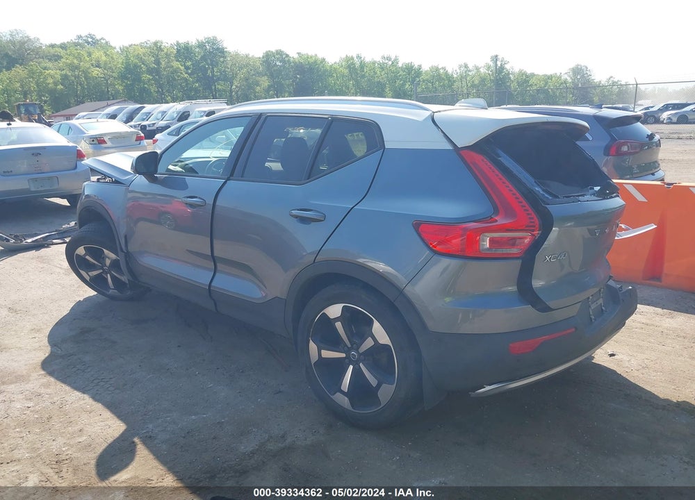 2019 VOLVO XC40 T5 MOMENTUM VIN: YV4162UK0K2049391