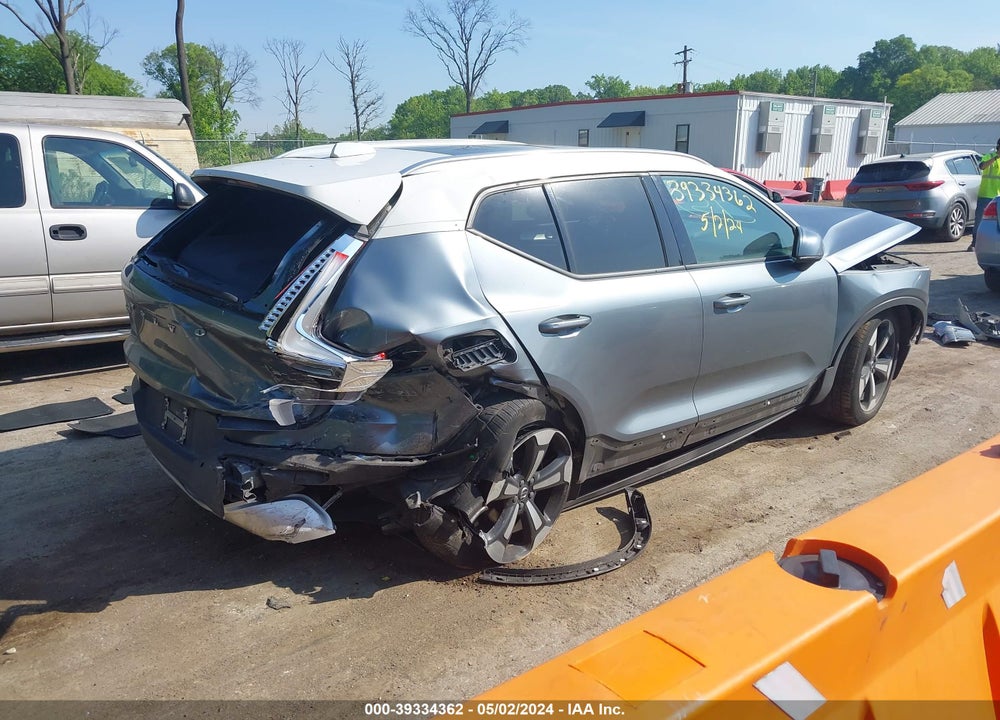 2019 VOLVO XC40 T5 MOMENTUM VIN: YV4162UK0K2049391