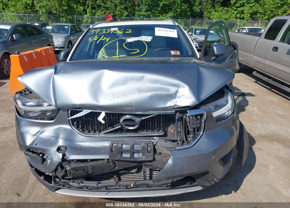 2019 VOLVO XC40 T5 MOMENTUM VIN: YV4162UK0K2049391