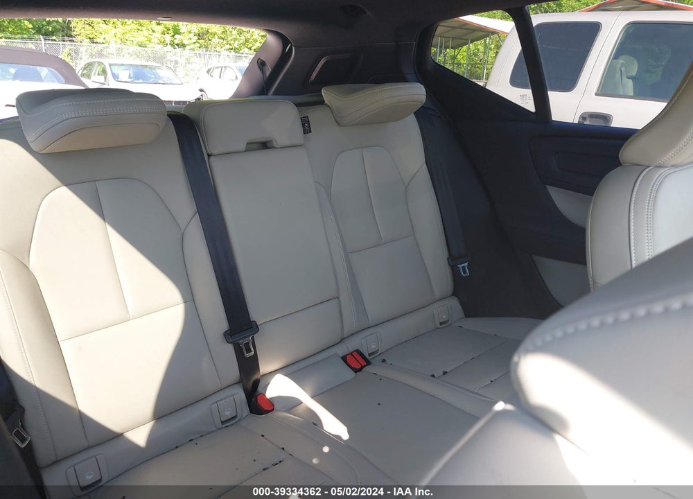 2019 VOLVO XC40 T5 MOMENTUM VIN: YV4162UK0K2049391