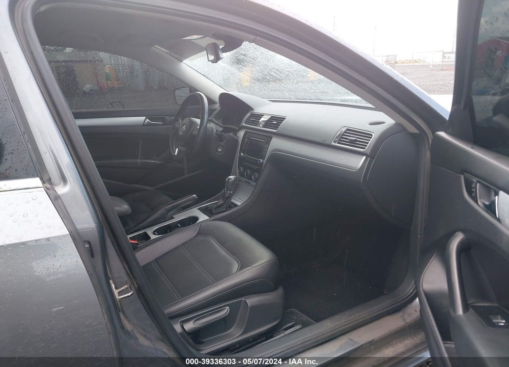 2013 VOLKSWAGEN PASSAT 2.5L SE VIN: 1VWBP7A38DC051401