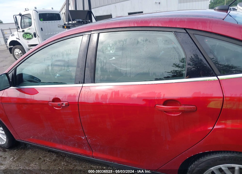 2014 FORD FOCUS TITANIUM VIN: 1FADP3J26EL447037