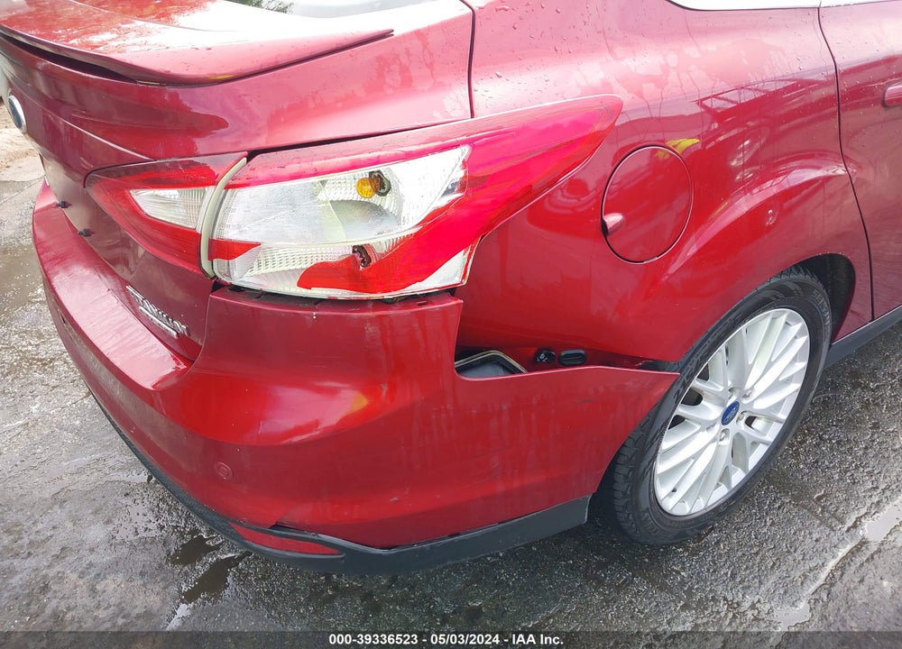 2014 FORD FOCUS TITANIUM VIN: 1FADP3J26EL447037