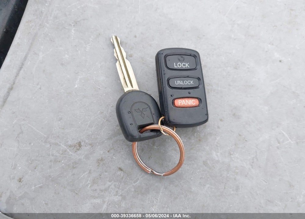 2001 MITSUBISHI MONTERO XLS VIN: JA4MW31R11J033450