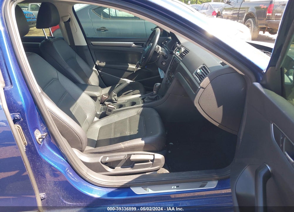 2017 VOLKSWAGEN PASSAT 1.8T R-LINE VIN: 1VWDT7A38HC009627